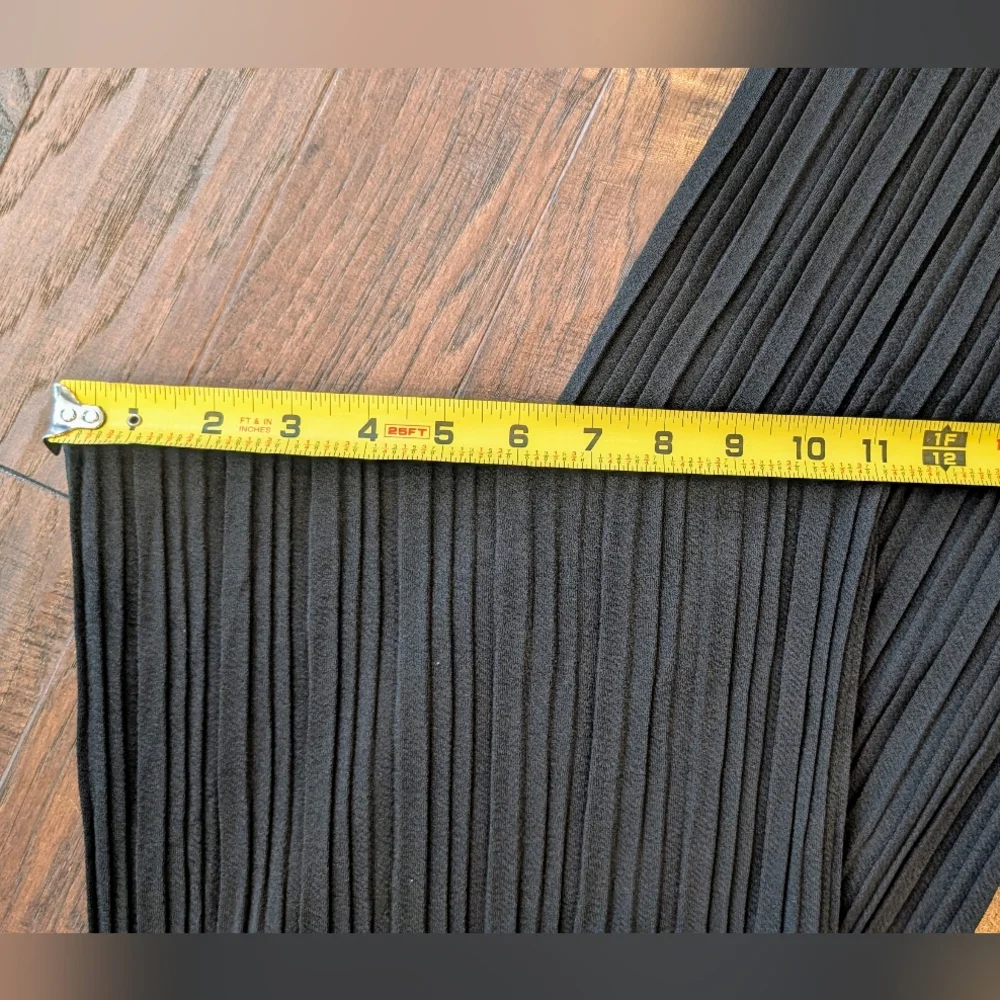 Black Wide-Leg Pleated Pants - Picture 9 of 10